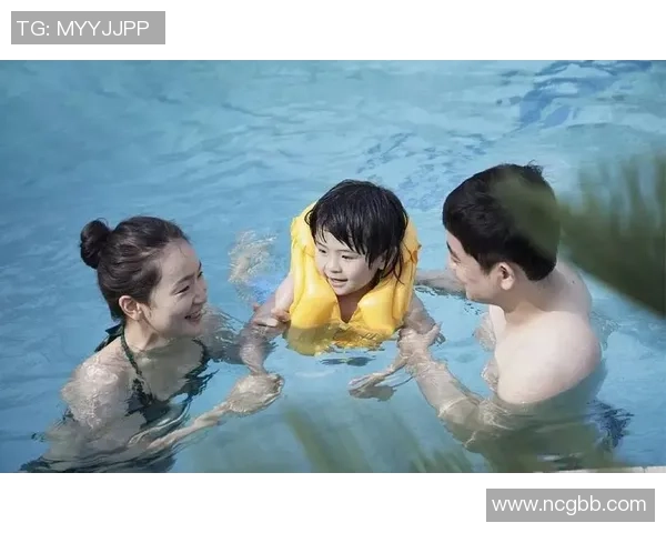 李静谈足球生涯：从青涩少年到职业球员的心路历程与成长故事